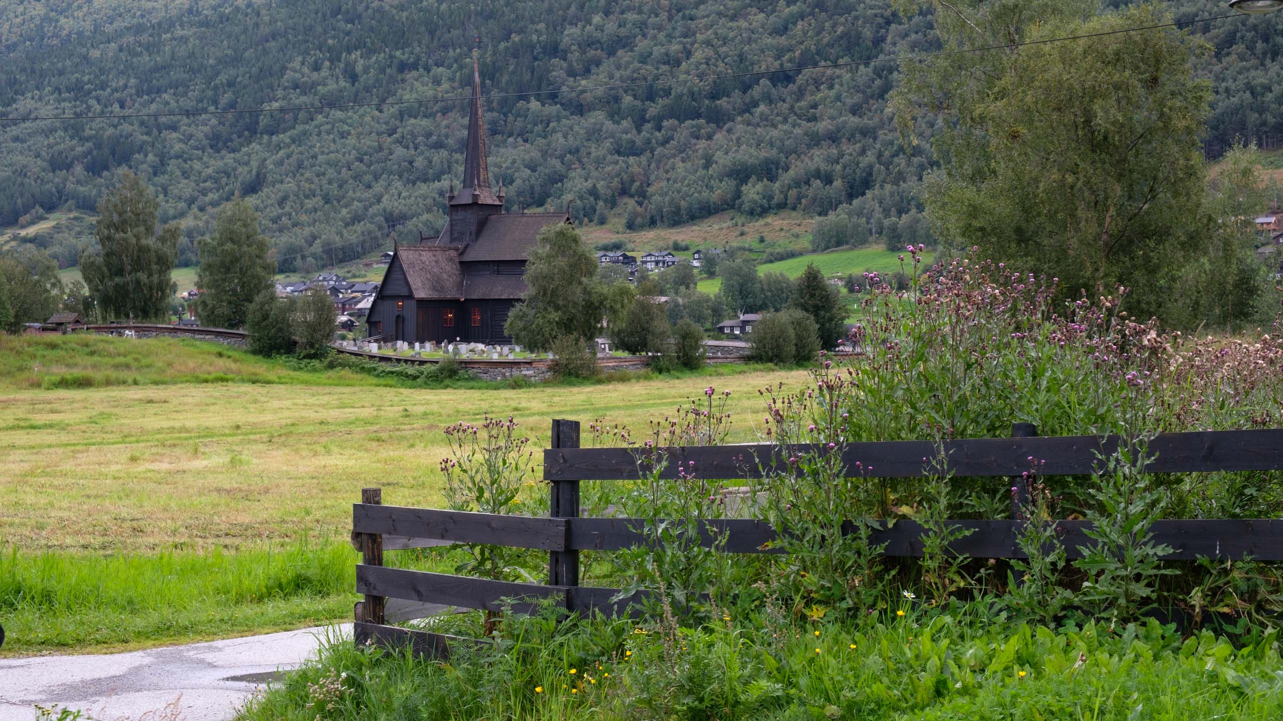 Lom Stavkirke