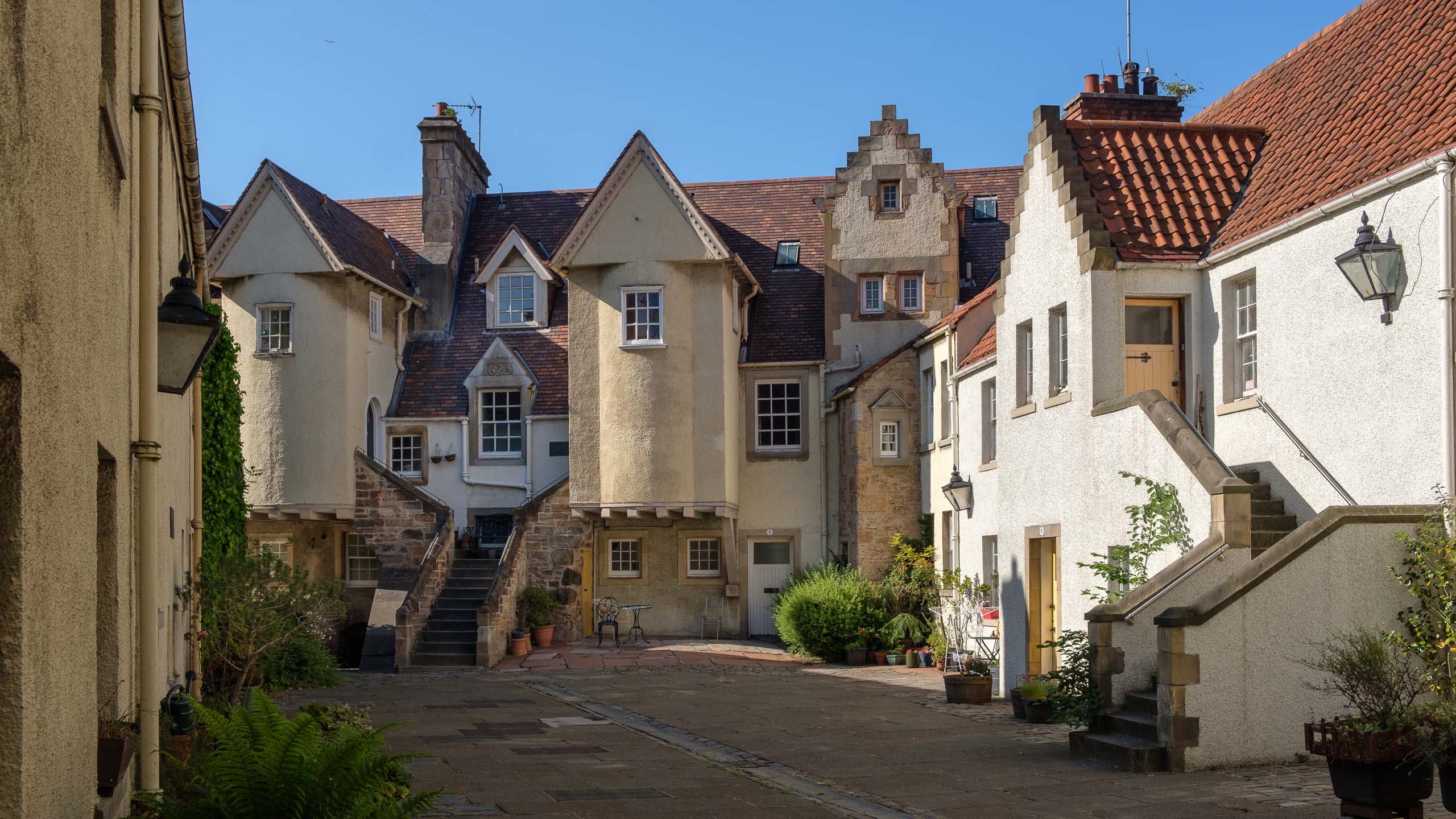 White Horse Close